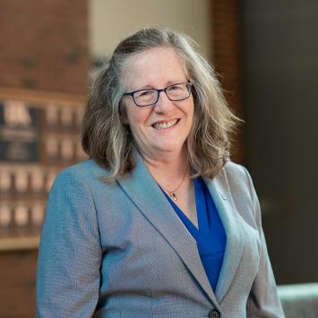 Suzanne Smith headshot
