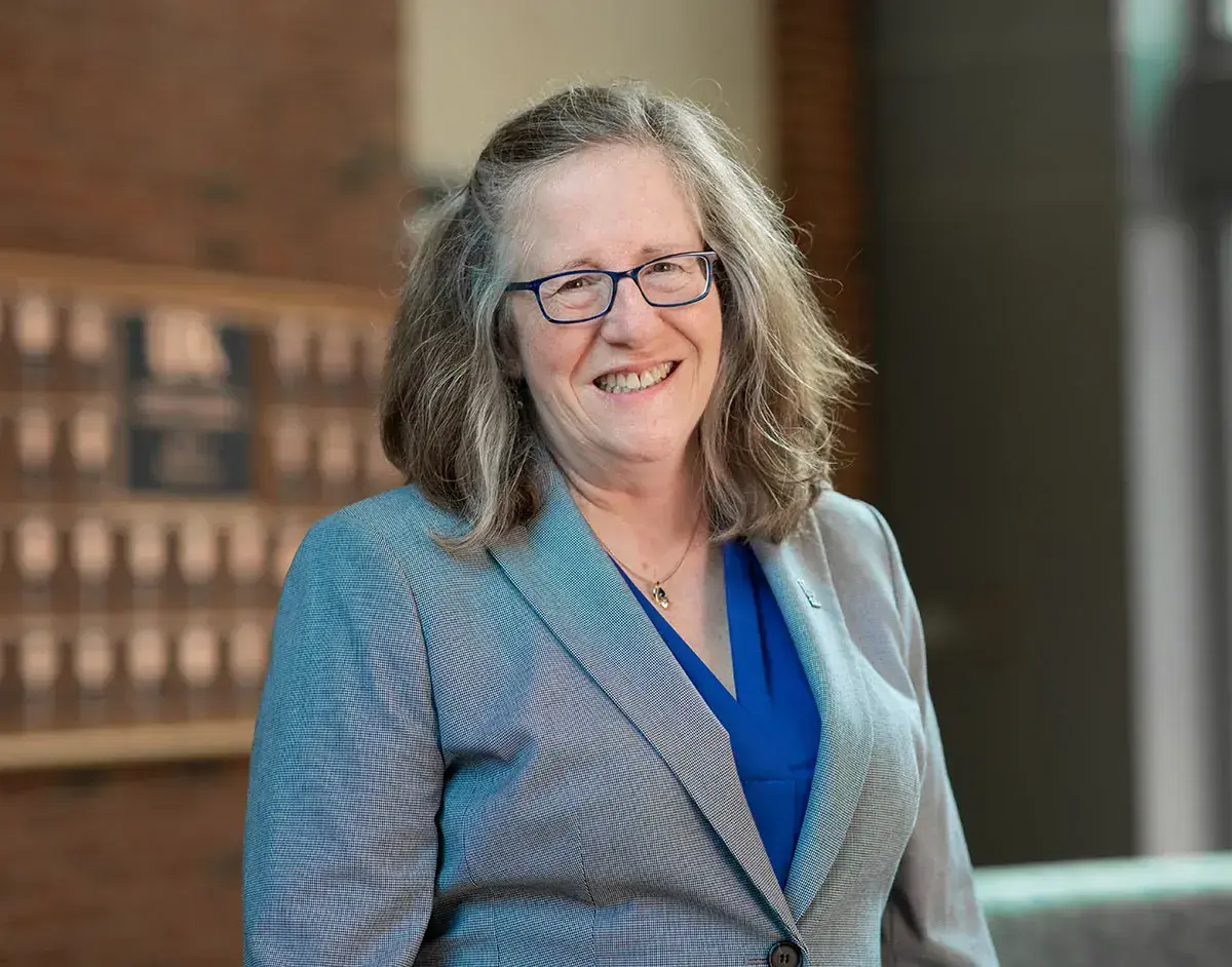 Suzanne Smith headshot